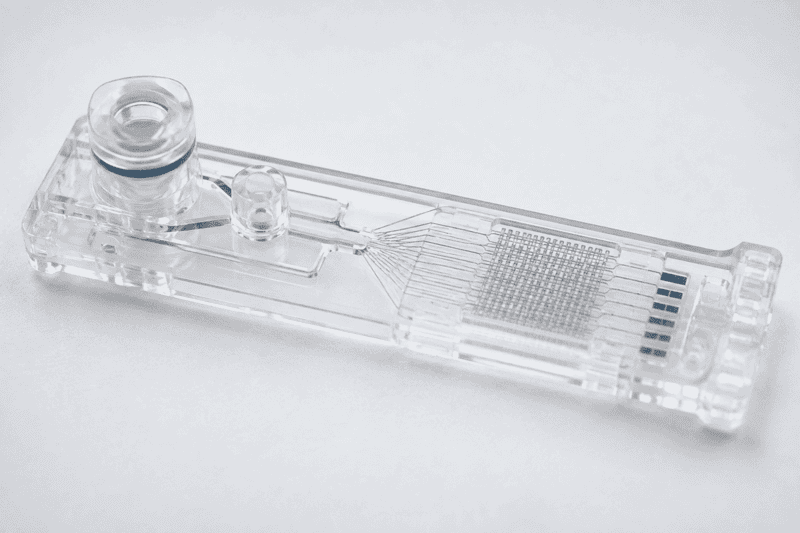 Macro-to-micro fluidic cartridge